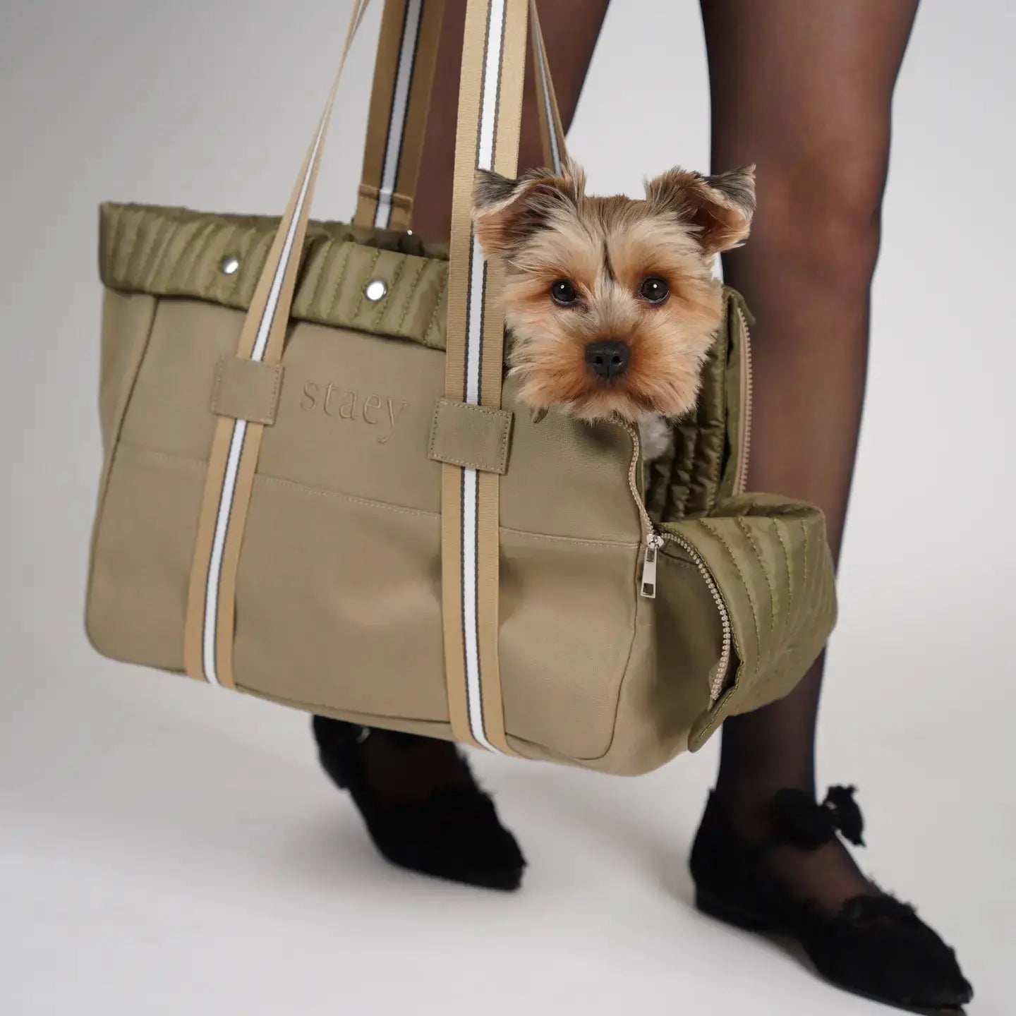 Lily Carrier Bag | Taupe – elegancja i psijemność w podróży