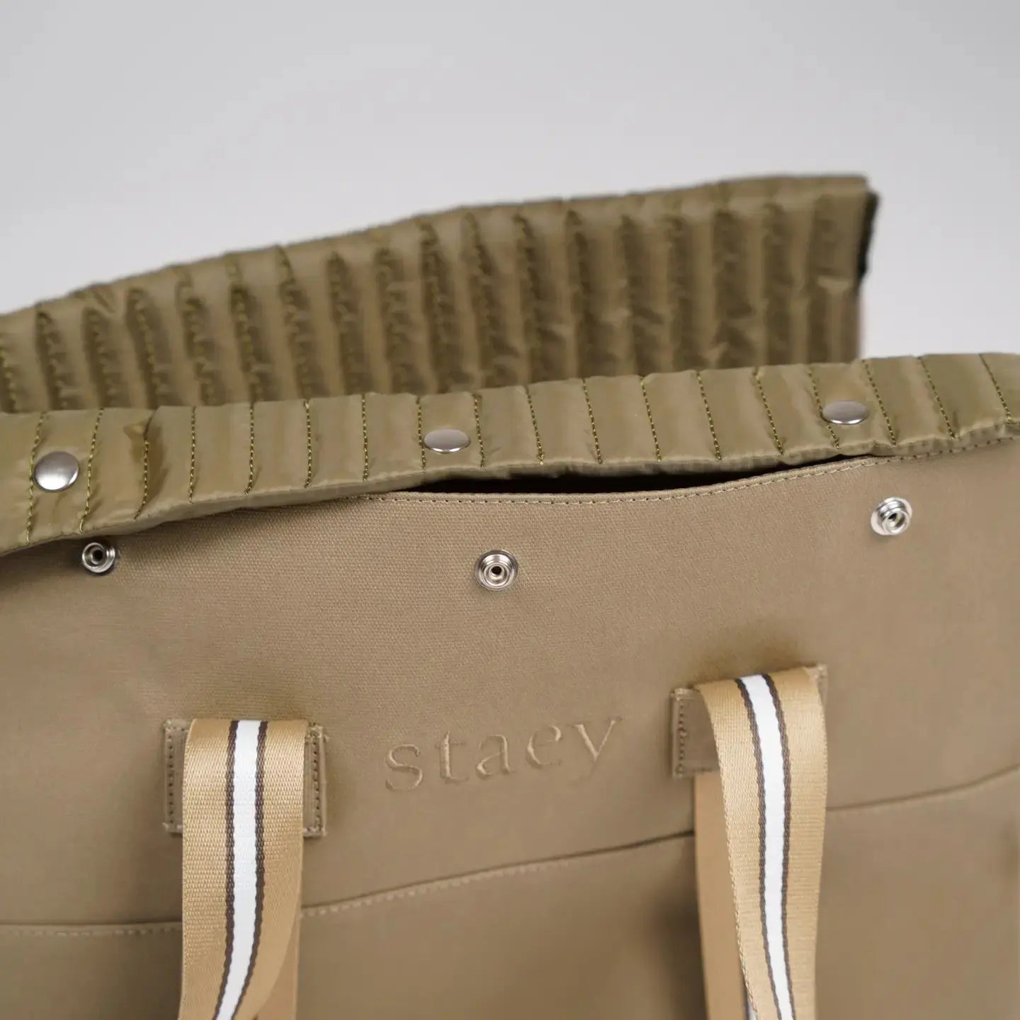 Lily Carrier Bag | Taupe – elegancja i psijemność w podróży