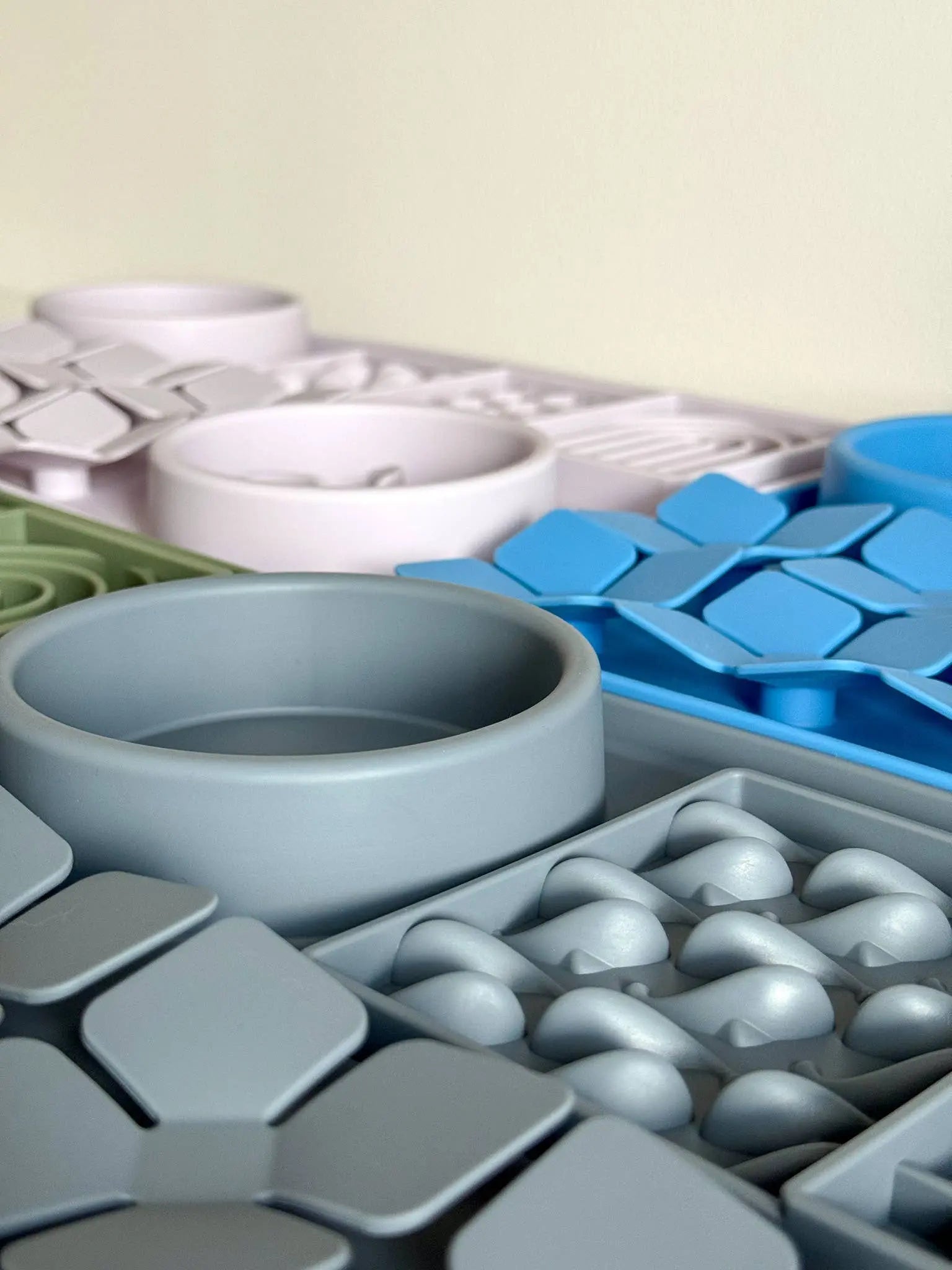 Dog feeding station, lick mat, lick mat: Purple