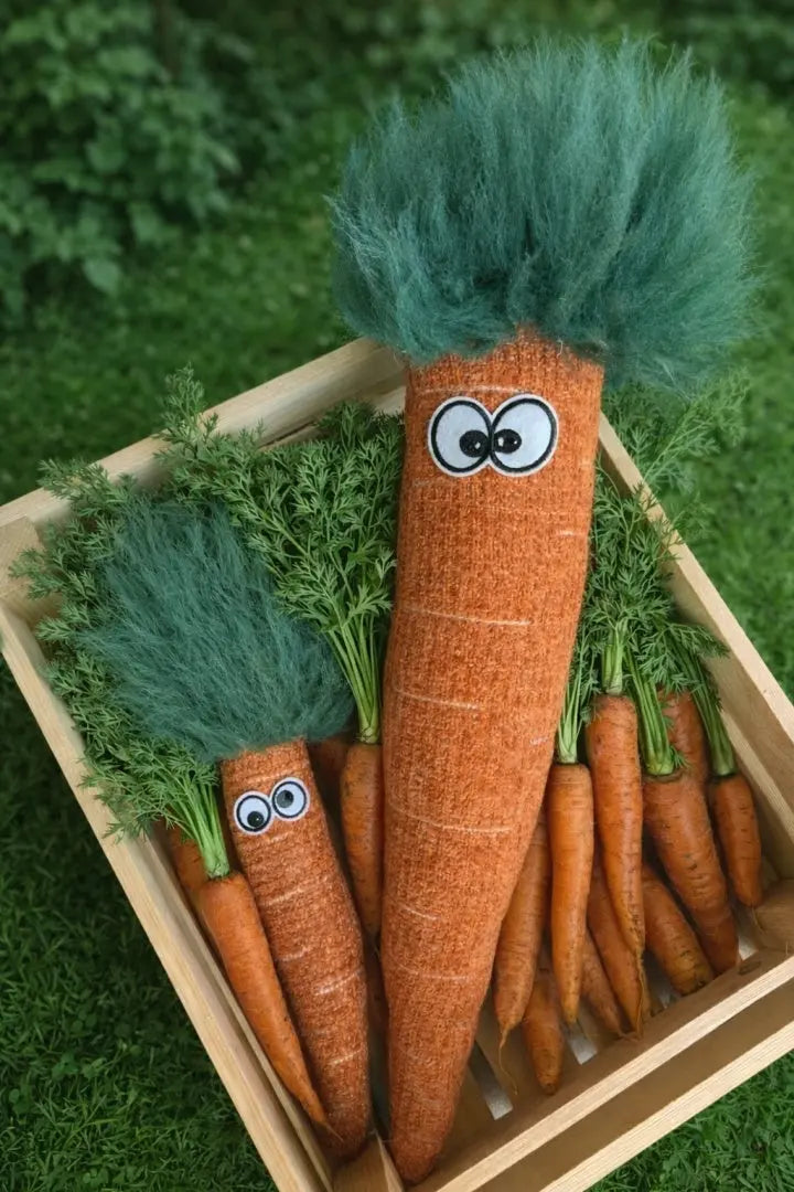 Carrootka - zabawka z futrem i piszczałką mini dł. 30cm