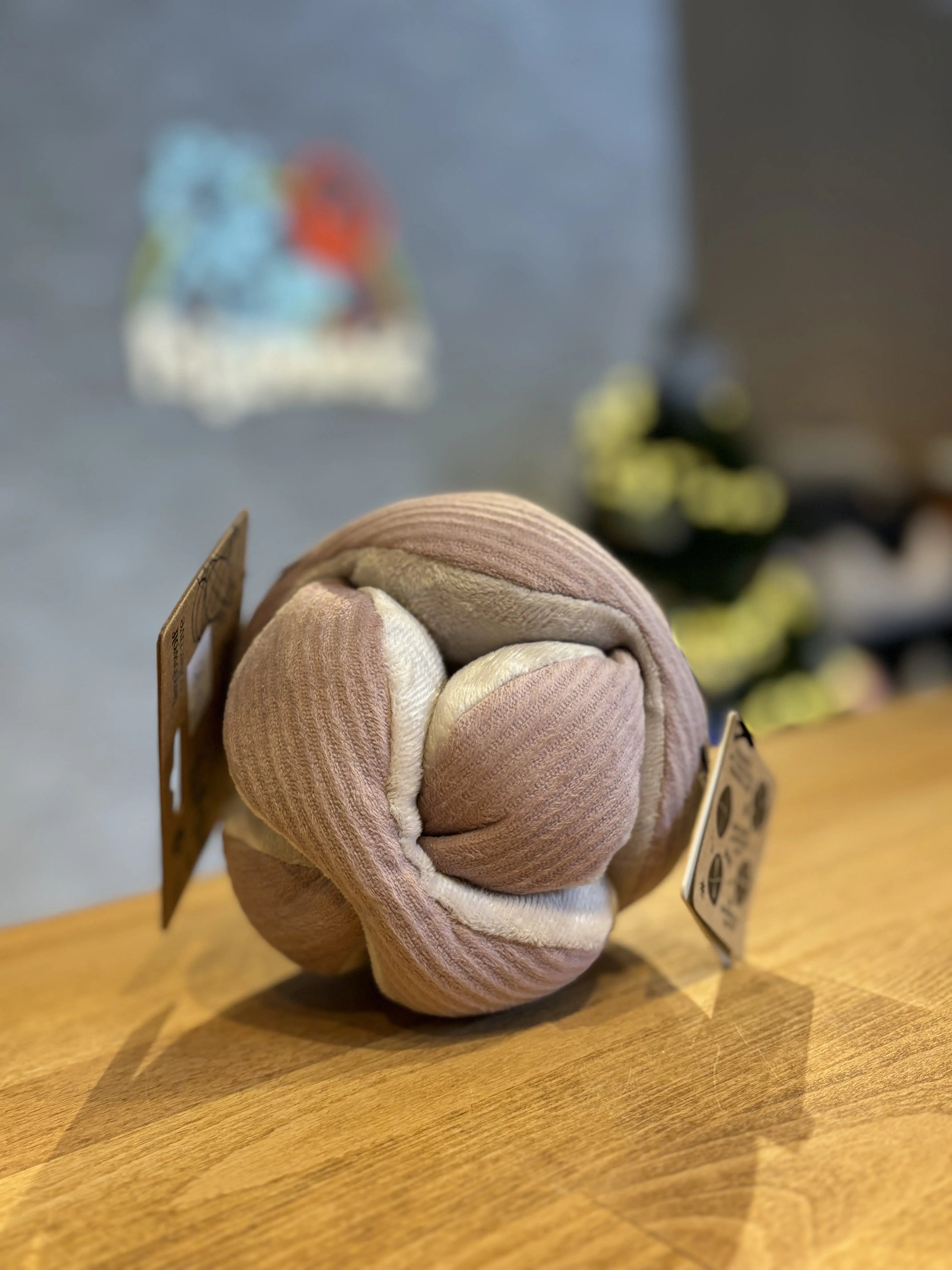 MONTI crinkly + squeaky snuffle ball Lambwolf