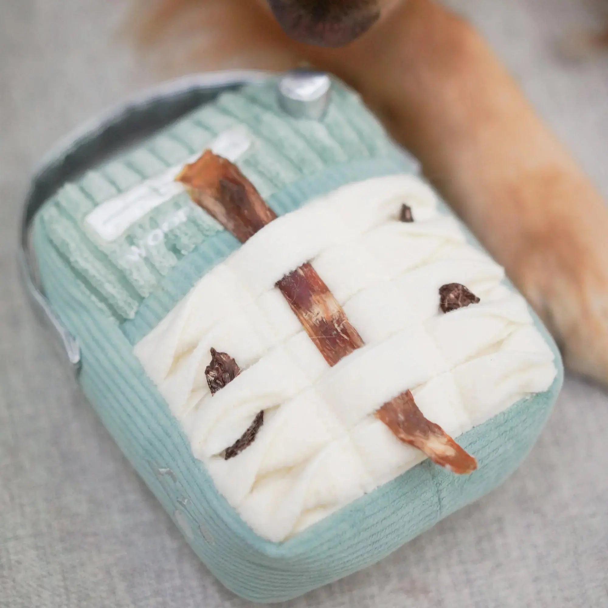 WOOF FM snuffle + squeaky