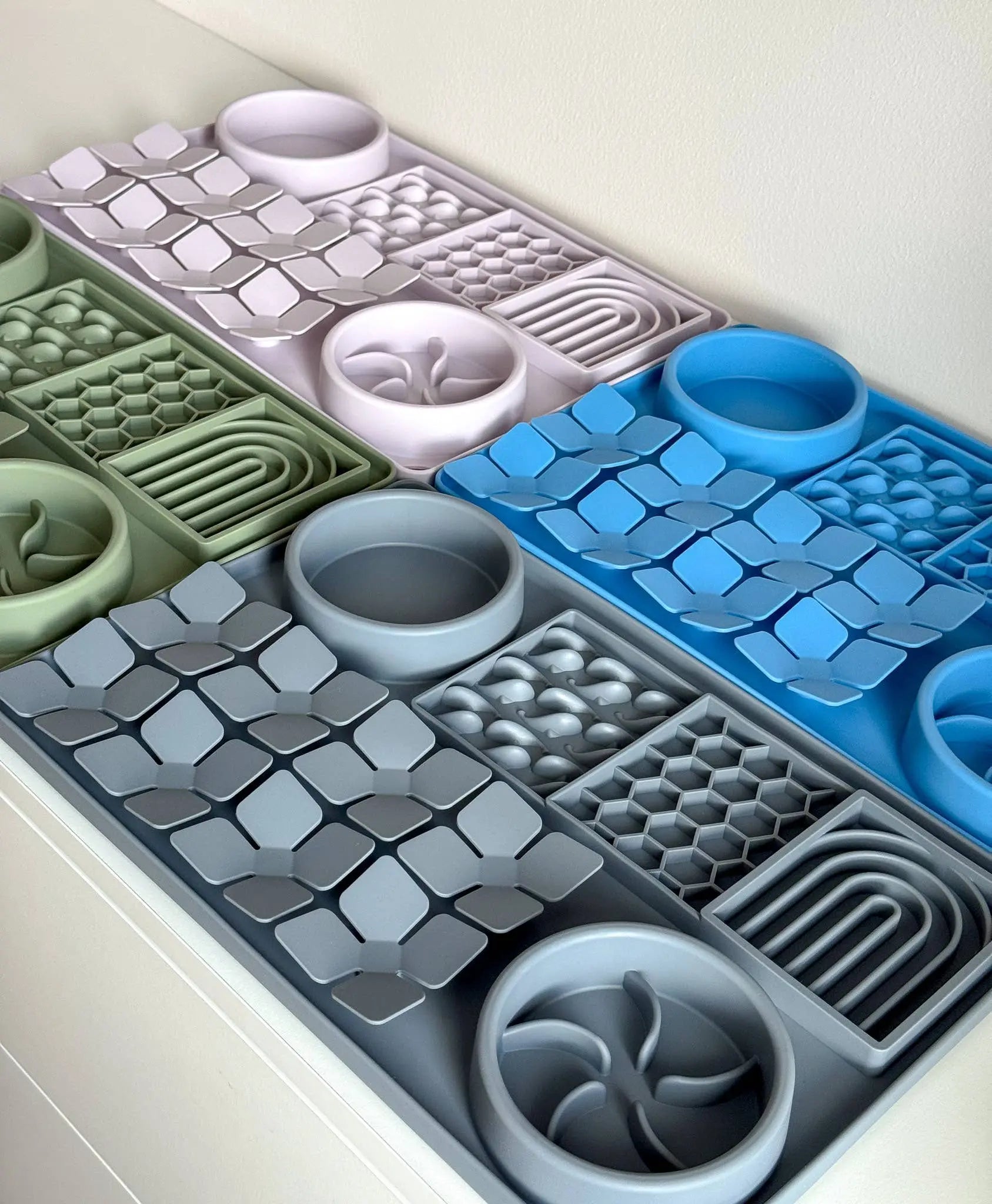 Dog feeding station, lick mat, lick mat: Purple