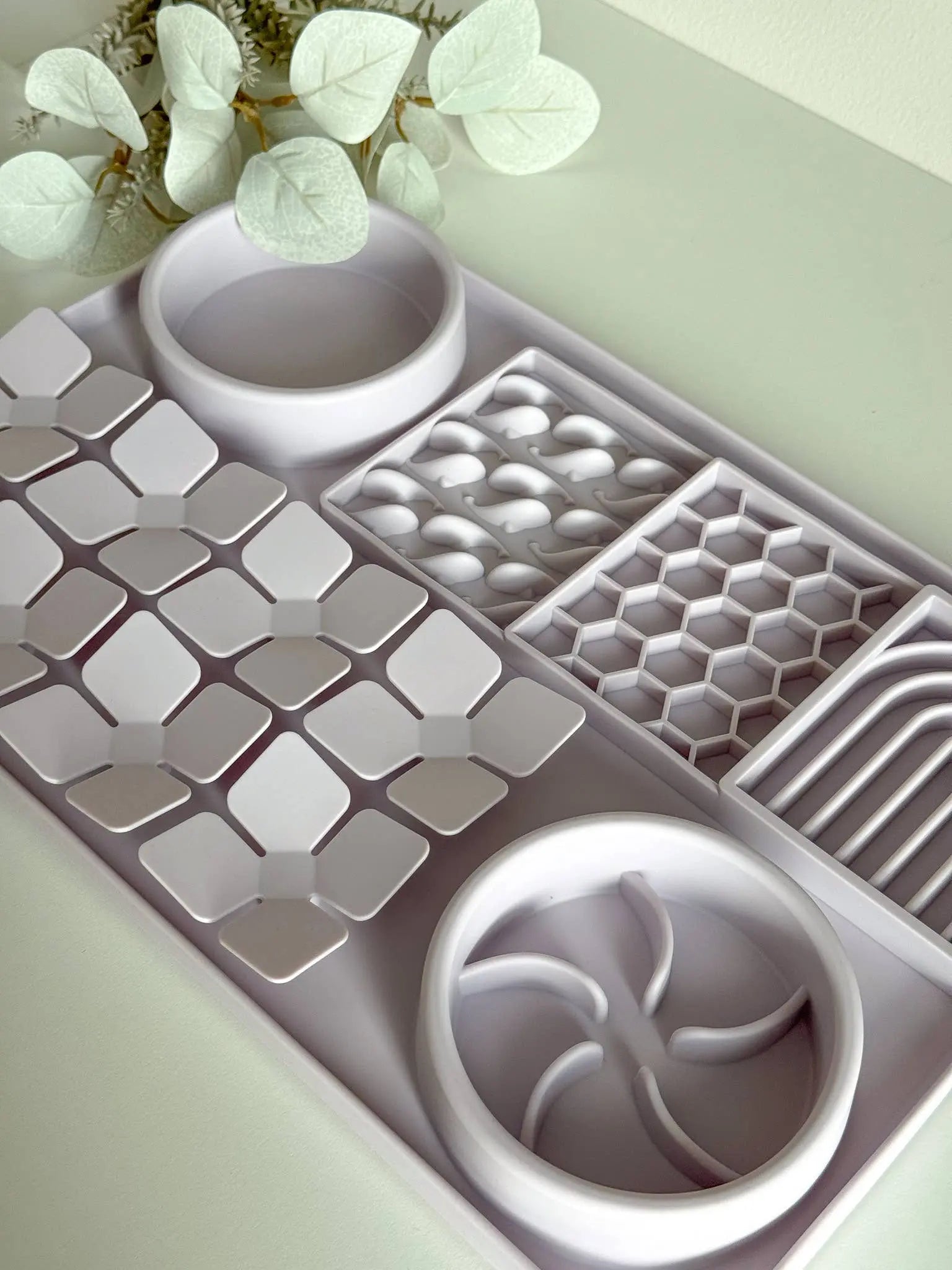 Dog feeding station, lick mat, lick mat: Purple