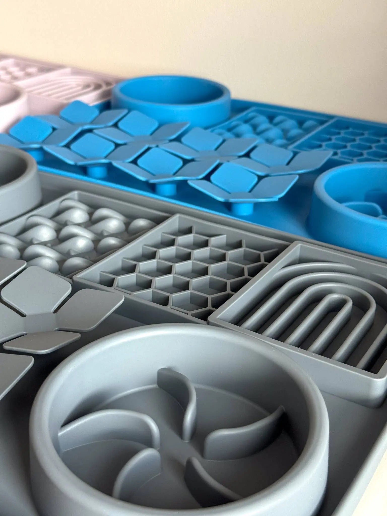 Dog feeding station, lick mat, lick mat: Purple