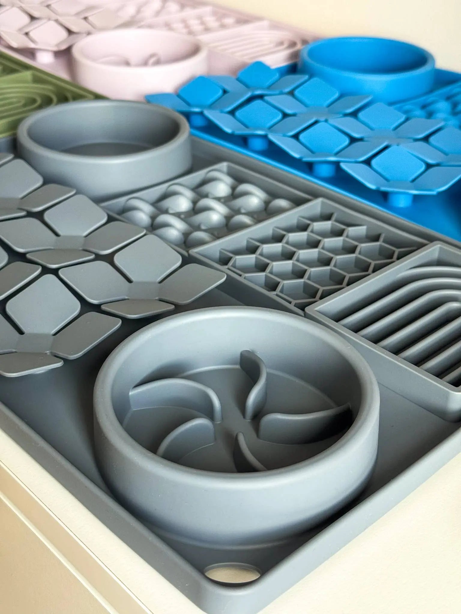 Dog feeding station, lick mat, lick mat: Purple